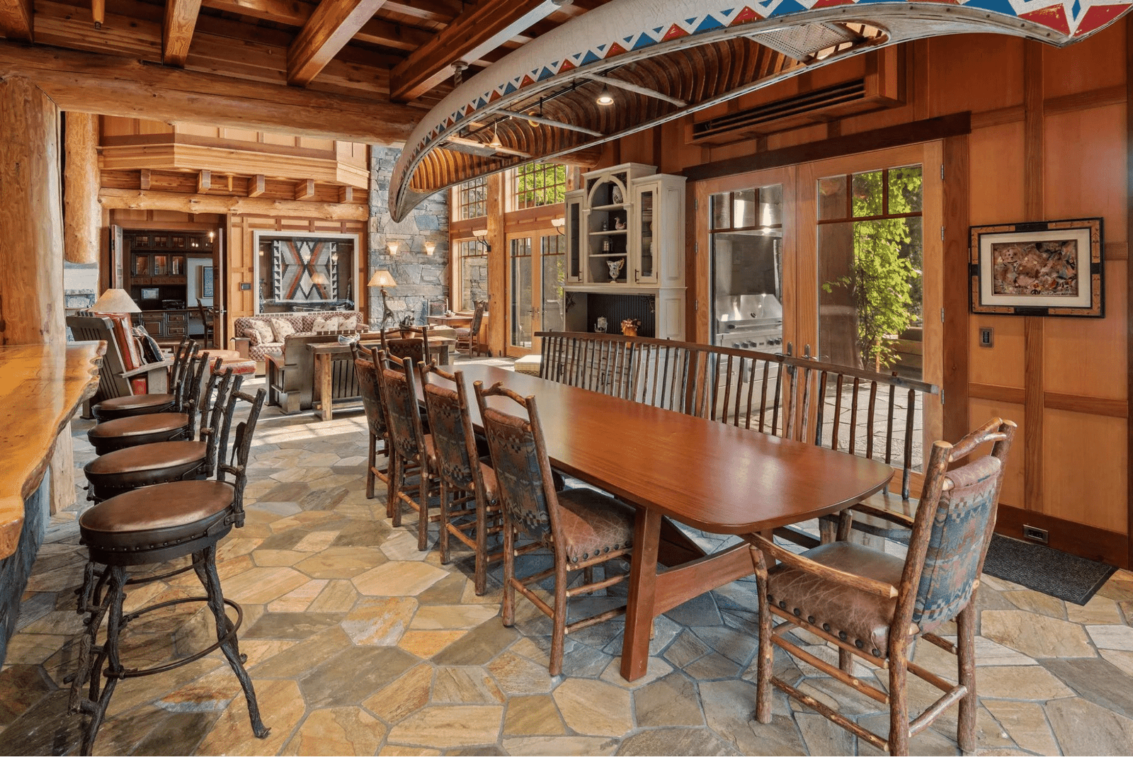 Kitchen: Dining room