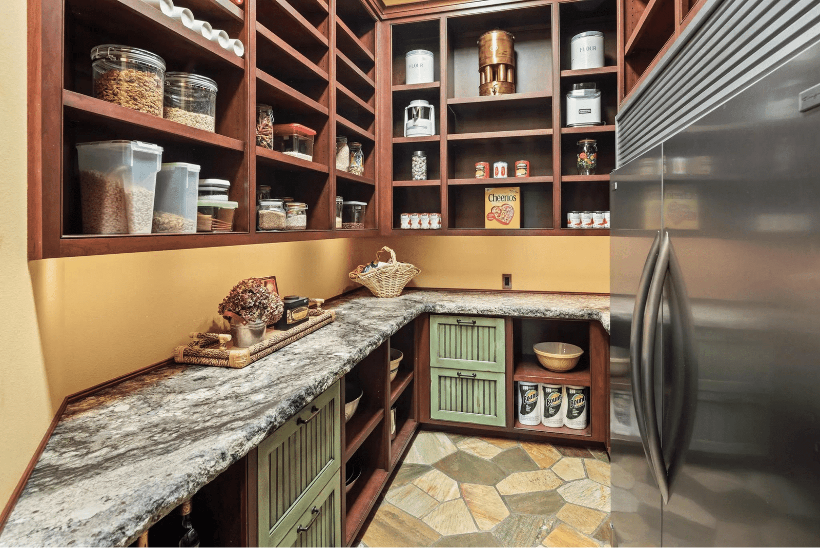 Kitchen: Pantry