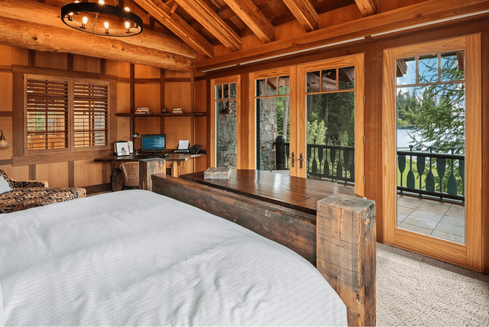 Queen bedroom with a view of Hayden Lake